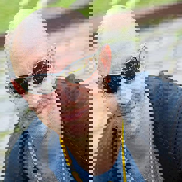 Simon Signature Photo